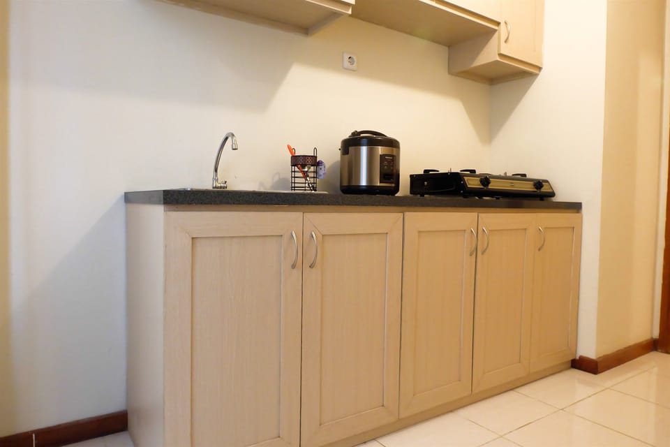 Room | Private kitchen | Fridge, stovetop, cookware/dishes/utensils