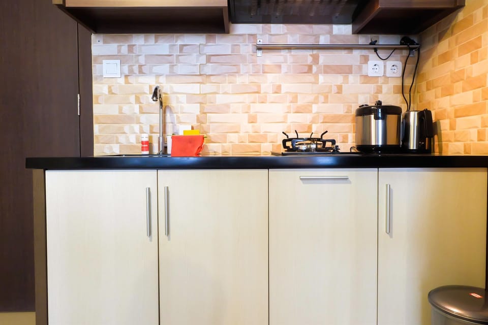 Room | Private kitchen | Fridge, stovetop, cookware/dishes/utensils