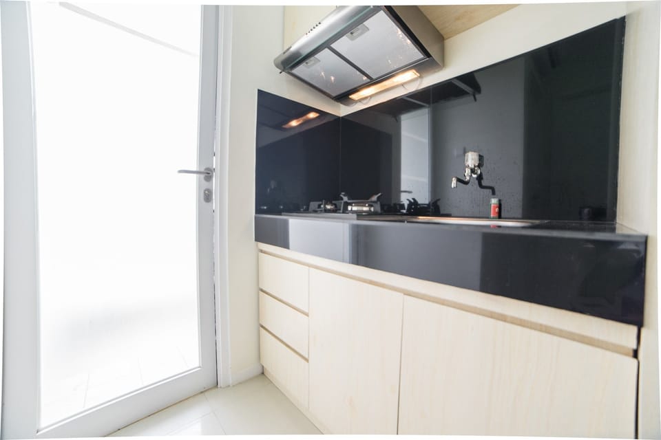 Room | Private kitchenette | Fridge, stovetop, cookware/dishes/utensils