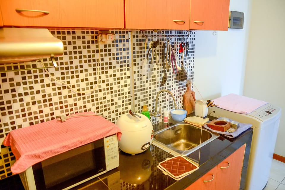 Room | Private kitchen | Fridge, stovetop, cookware/dishes/utensils
