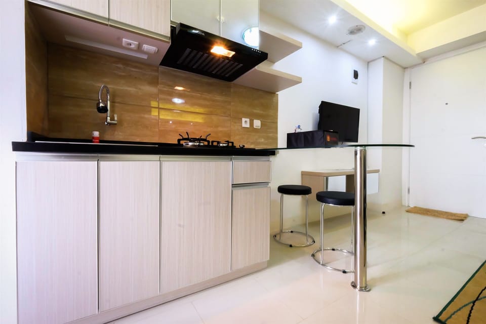 Room | Private kitchen | Fridge, stovetop, cookware/dishes/utensils