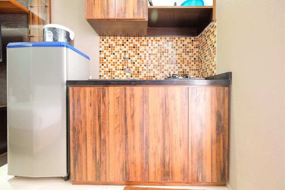Room | Private kitchenette | Fridge, stovetop, cookware/dishes/utensils