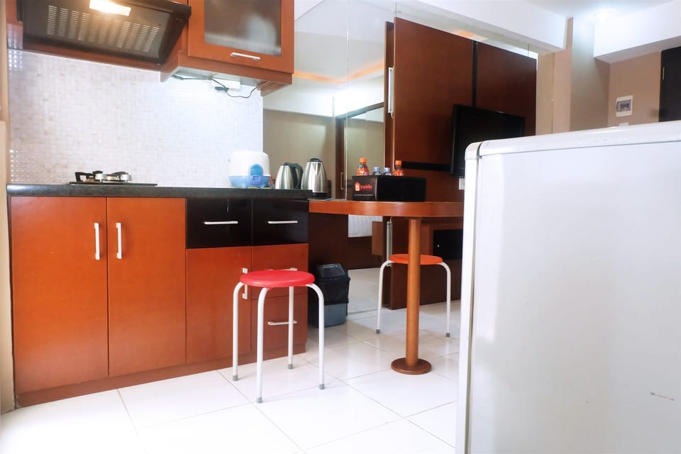 Room | Private kitchen | Fridge, microwave, stovetop, electric kettle