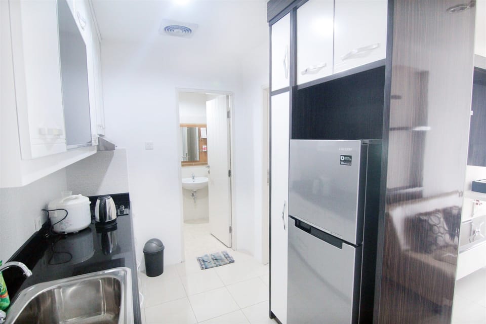 Room | Private kitchen | Fridge, stovetop, cookware/dishes/utensils