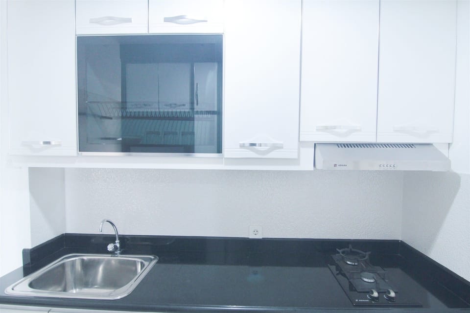 Room | Private kitchen | Fridge, stovetop, cookware/dishes/utensils