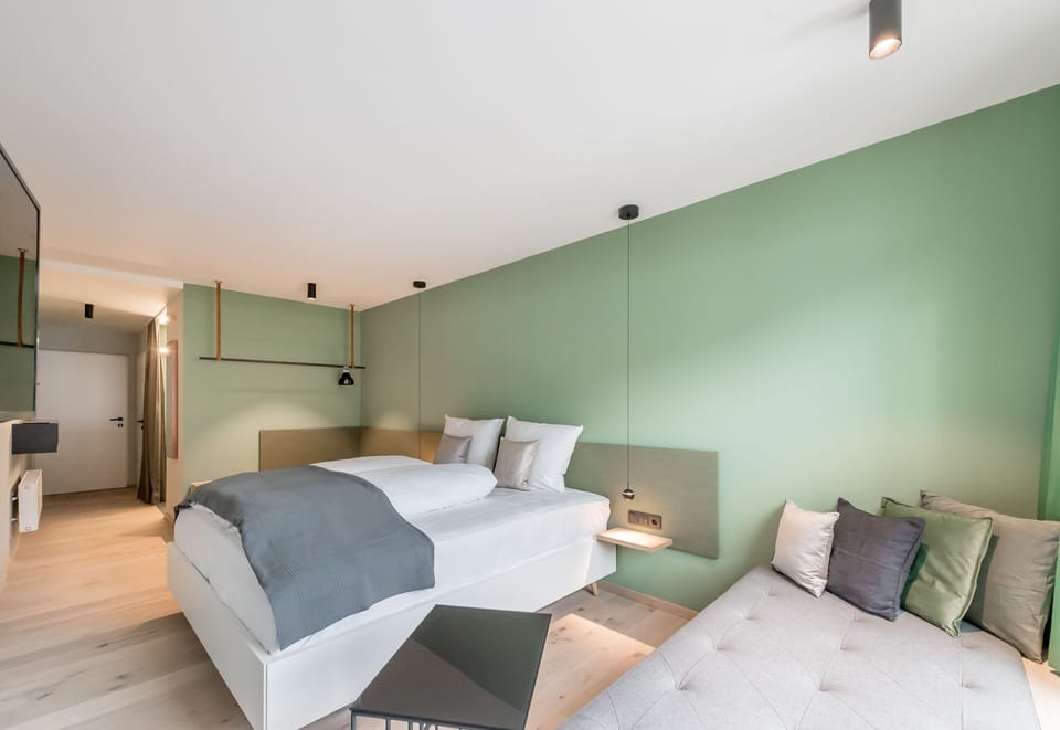In-room safe, soundproofing, free WiFi, bed sheets
