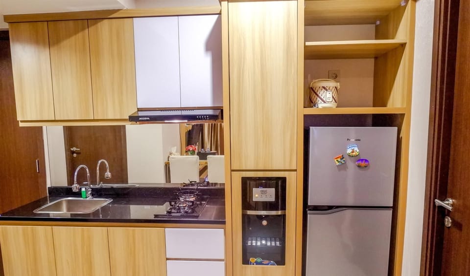 Room | Private kitchenette | Fridge, stovetop, cookware/dishes/utensils