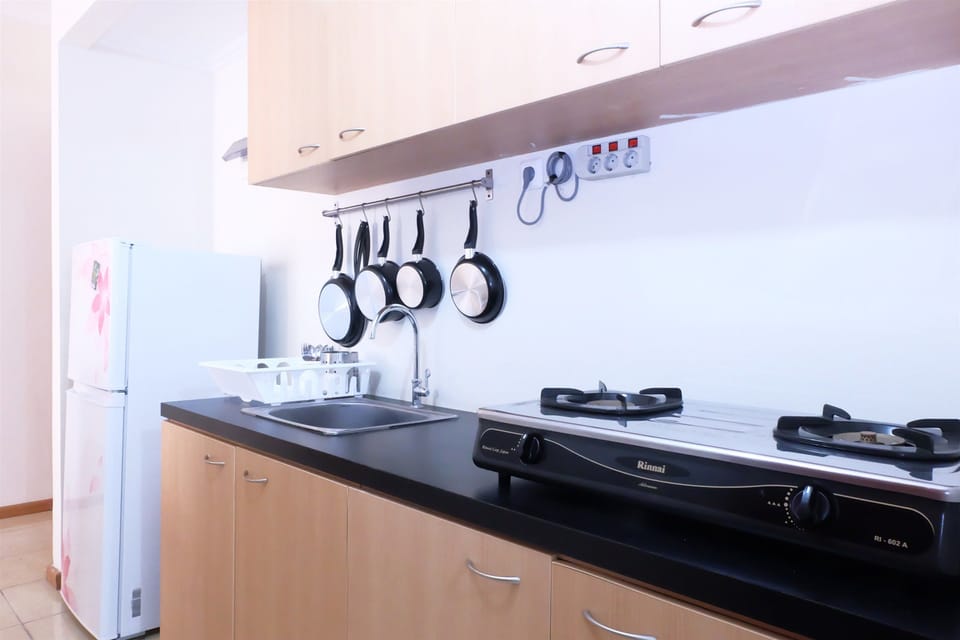 Room | Private kitchen | Fridge, stovetop, cookware/dishes/utensils