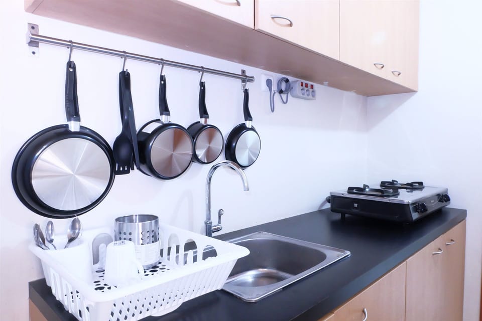Room | Private kitchen | Fridge, stovetop, cookware/dishes/utensils