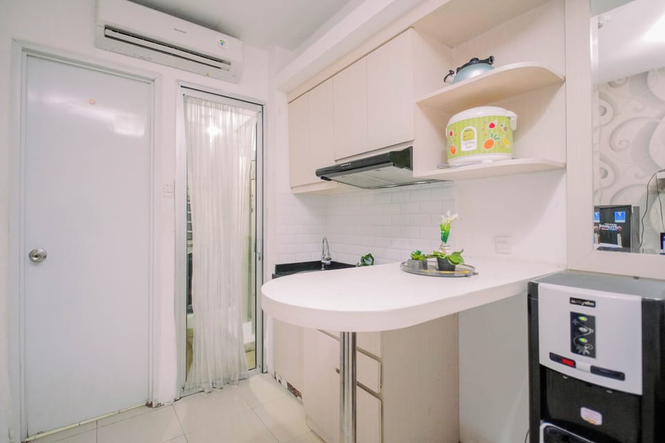 Room | Private kitchen | Fridge, stovetop, cookware/dishes/utensils