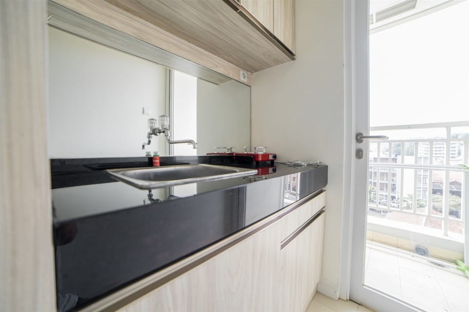Room | Private kitchen | Fridge, stovetop, cookware/dishes/utensils
