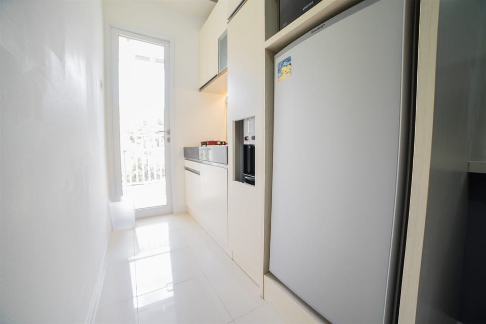 Room | Private kitchenette | Fridge, stovetop, cookware/dishes/utensils