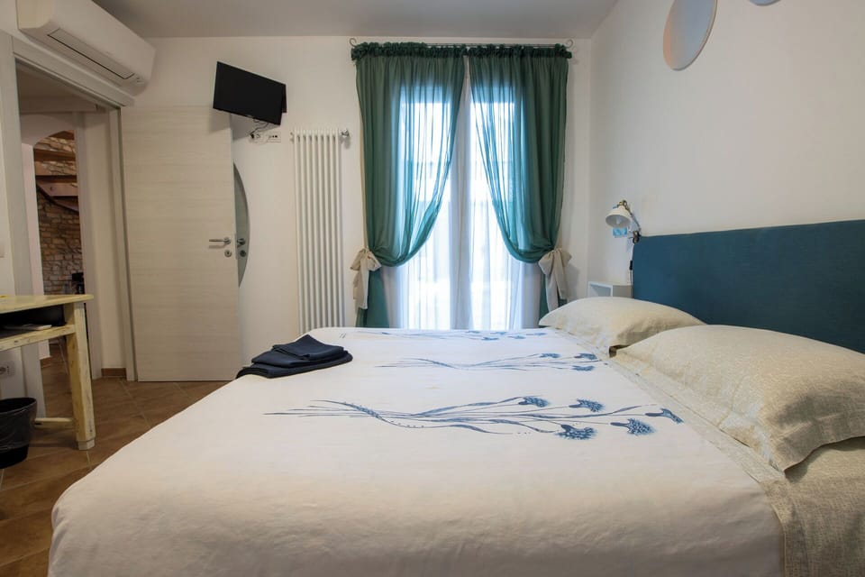 Standard Double or Twin Room, Private Bathroom, Garden View | Desk, free WiFi, bed sheets