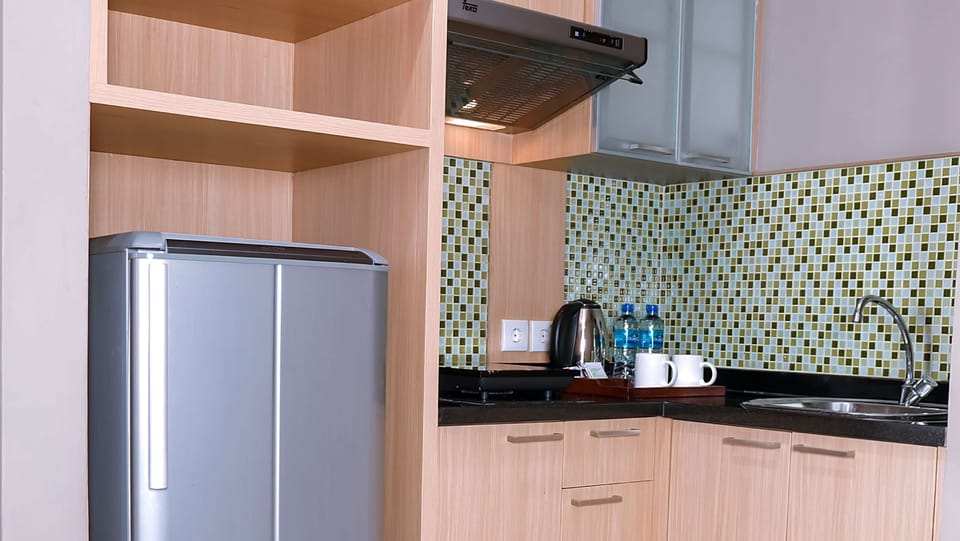 Coffee/tea maker, fridge, eco-friendly cleaning products