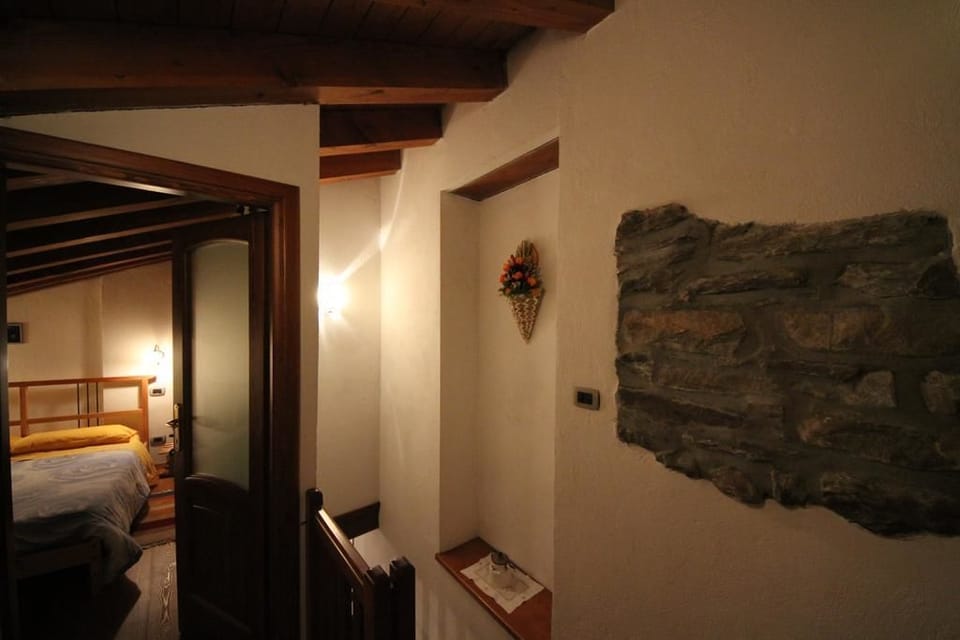 Twin Room | Premium bedding, down comforters, cribs/infant beds, free WiFi
