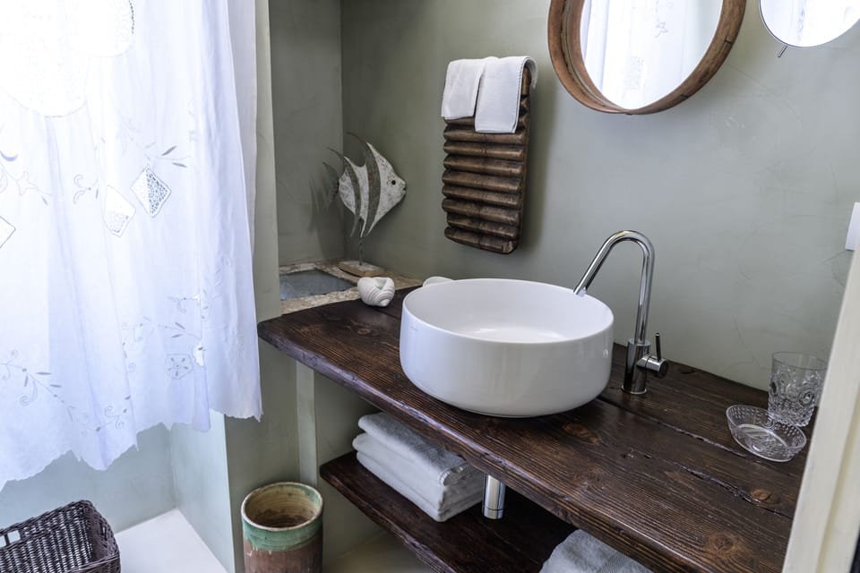 Bathroom sink