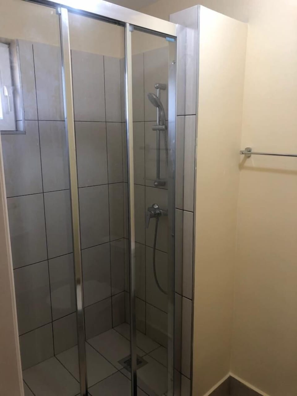 Comfort Apartment, 2 Double Beds, Accessible | Bathroom shower