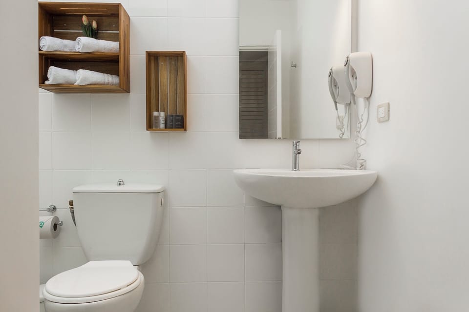 Shower, rainfall showerhead, towels