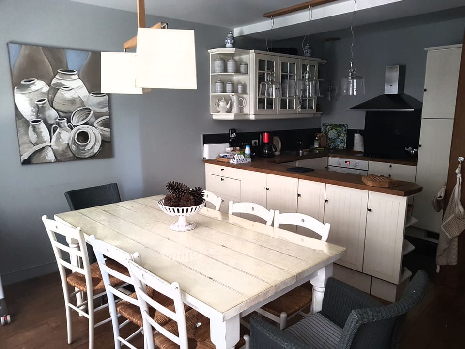 Comfort Townhome | In-room dining