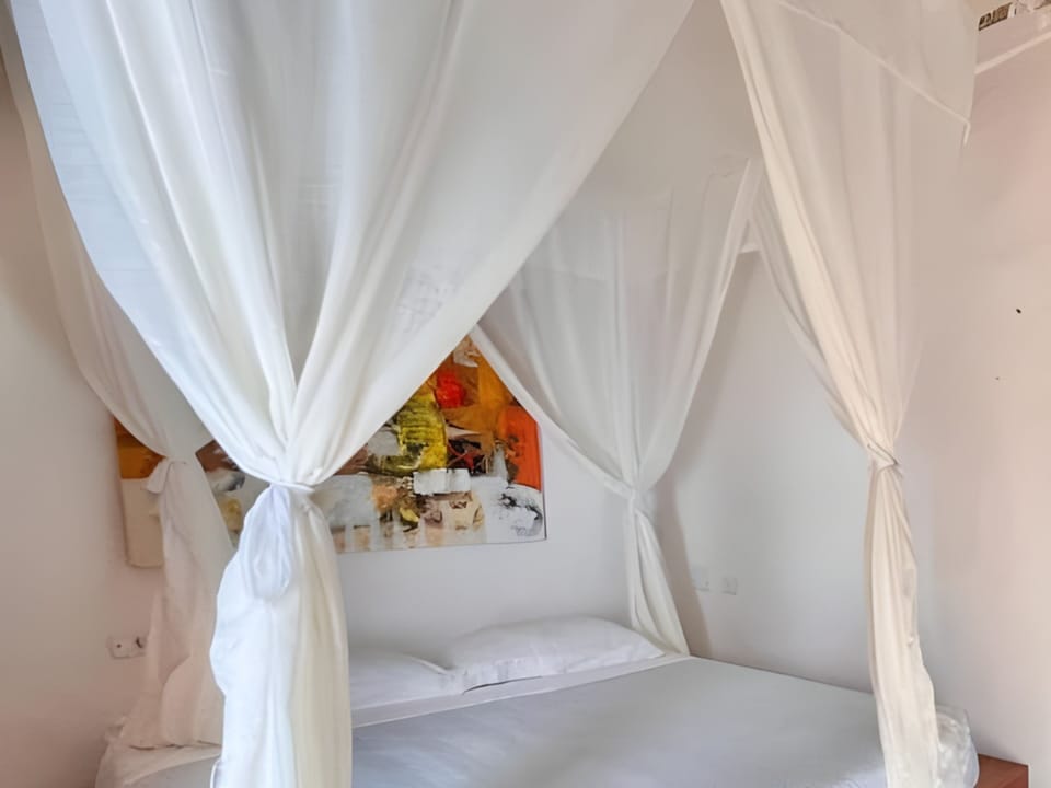 Standard Suite, 1 Queen Bed | Minibar, in-room safe, WiFi (free), bed sheets