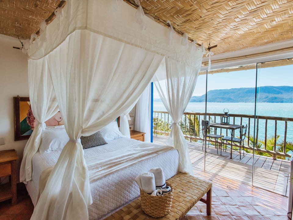 Deluxe Suite, 1 Queen Bed, Sea View | Minibar, in-room safe, WiFi (free), bed sheets