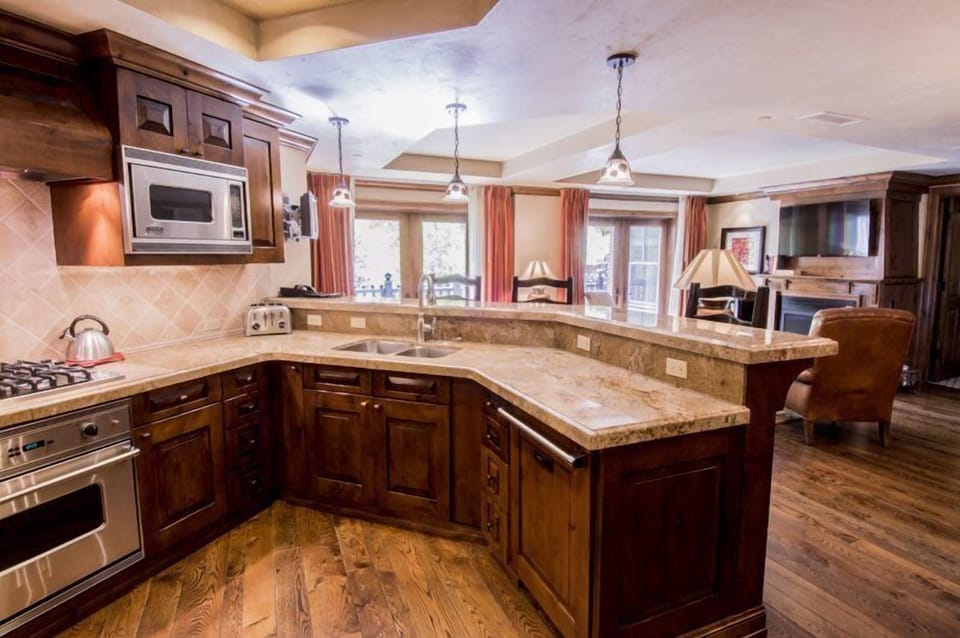 Condo (Aspen_Hyatt_Grand_3bed) | Private kitchen | Fridge, microwave, oven, cookware/dishes/utensils