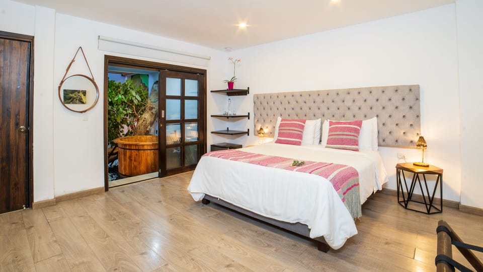 Deluxe Room | Blackout drapes, soundproofing, free WiFi, bed sheets