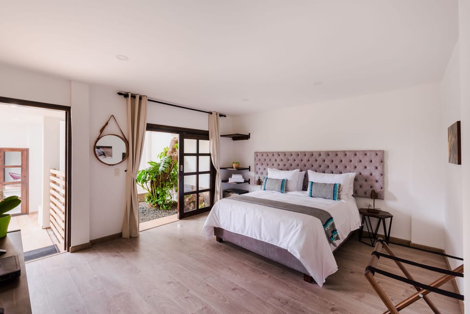Room, 1 King Bed, Balcony | Blackout drapes, soundproofing, free WiFi, bed sheets
