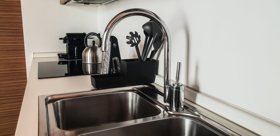 Design Loft | Private kitchen | Full-size fridge, microwave, oven, stovetop