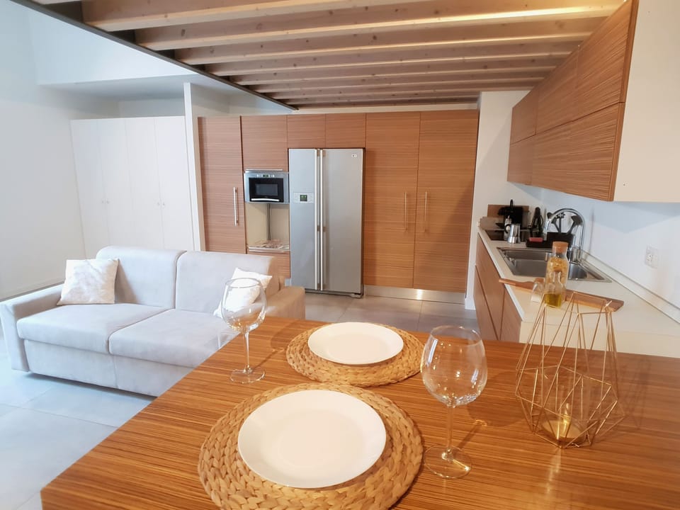 Design Loft | Private kitchen | Full-size fridge, microwave, oven, stovetop