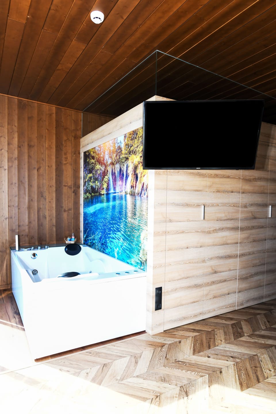 Jetted tub