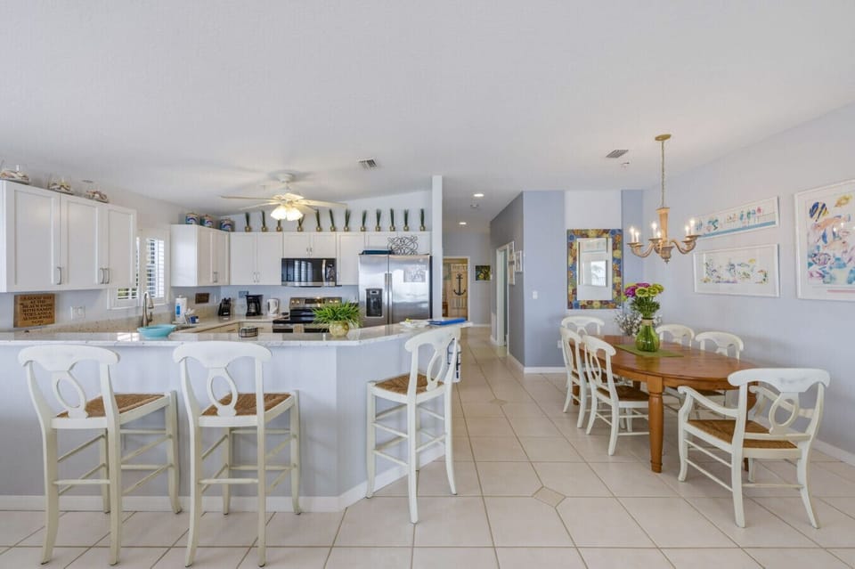 Breakfast nook in kitchen