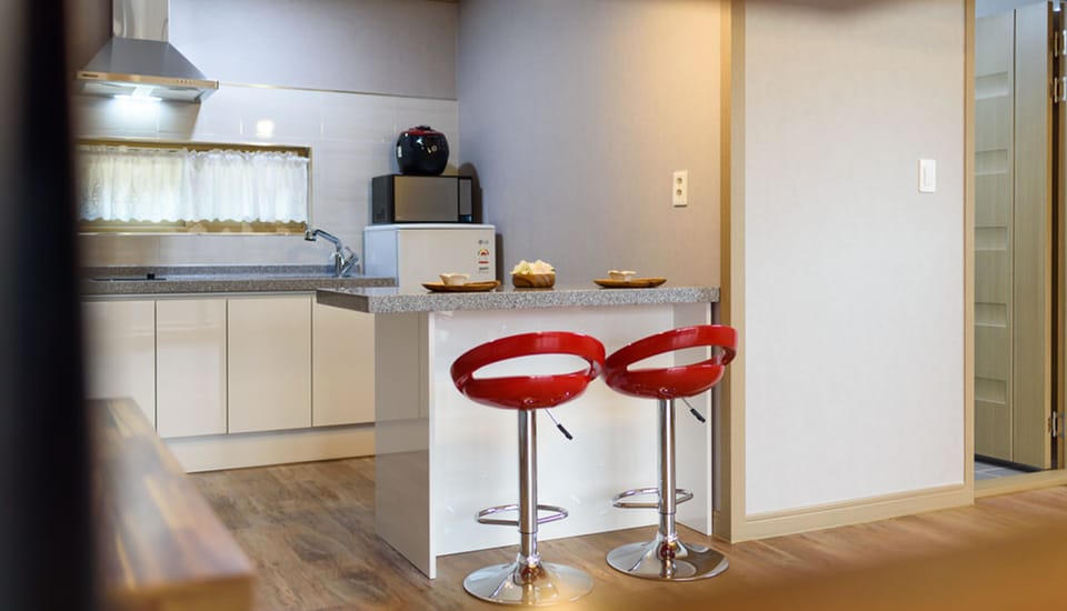 Duplex (#303) | In-room dining