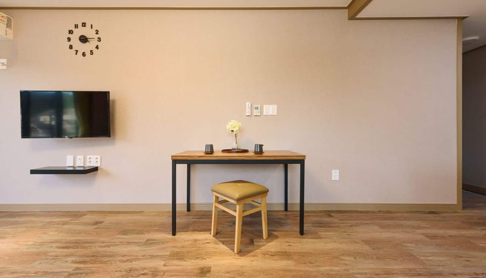 Studio (#203) | Room amenity