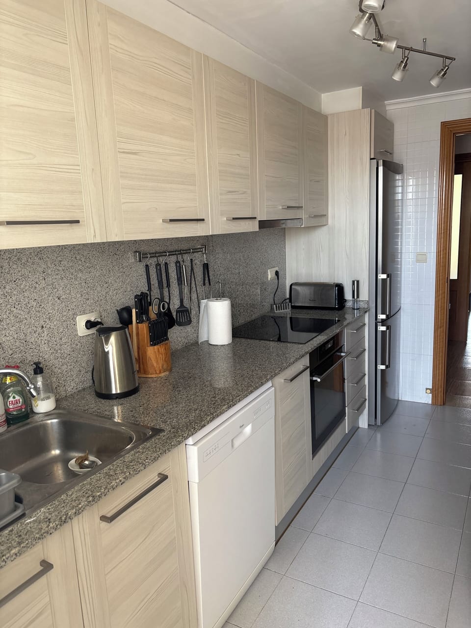 Fully fitted kitchen 