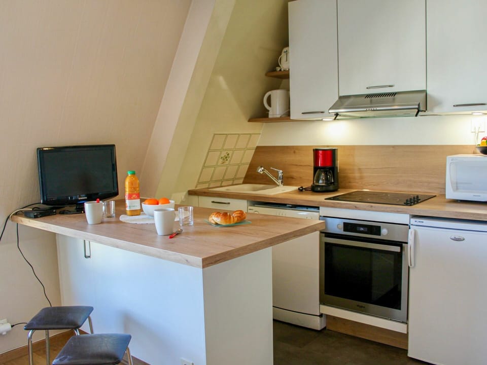 Building, Cabinetry, Property, Furniture, Kitchen Sink, Sink, Countertop, Kitchen, Wood, Home Appliance