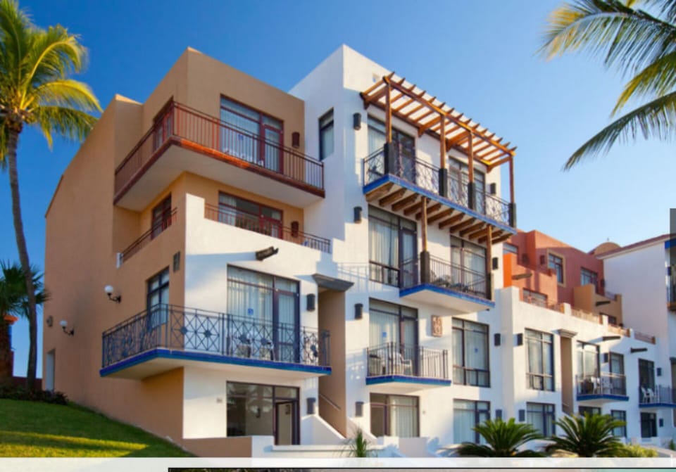 The comfortable rooms all have an outside sitting area with marina views.
