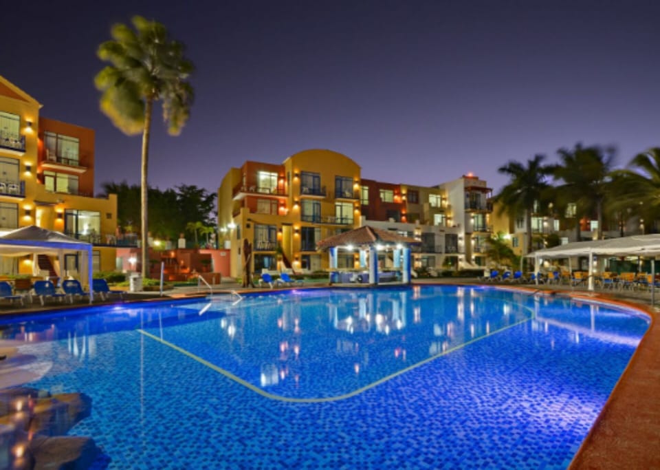 Well lit, beautiful and clean...so many things to enjoy, day & night.