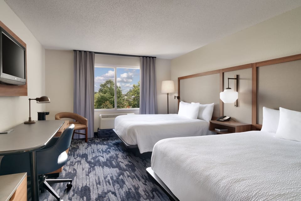 Premium bedding, in-room safe, desk, laptop workspace