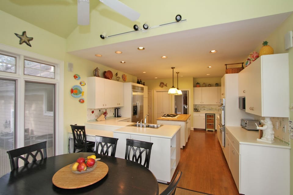 Kitchen with new table set shown in previous photo. 