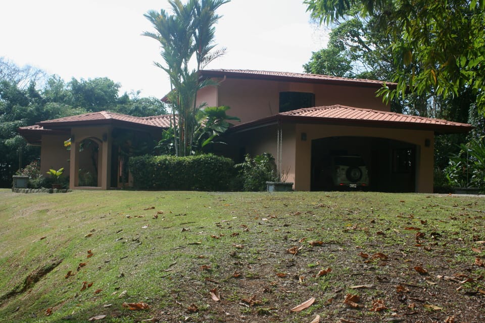 Driveway up to the House. House features a Double Car Garage