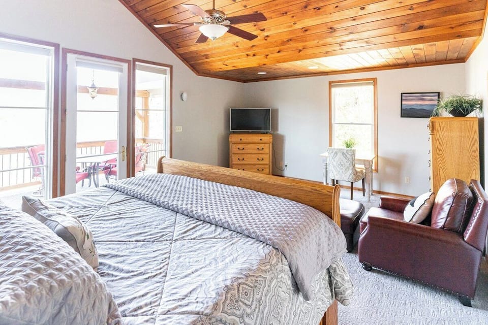 Master Bedroom with King and ensuite bath