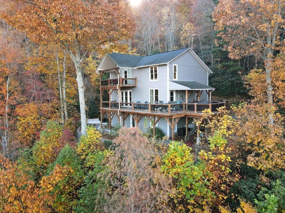 Knobview Retreat in the Fall