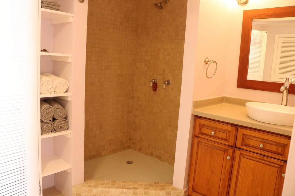 The bathroom shower has travertine tile in the shower and 2 full closets.