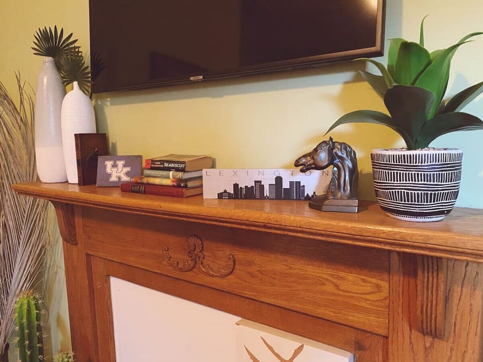Mantle in Living