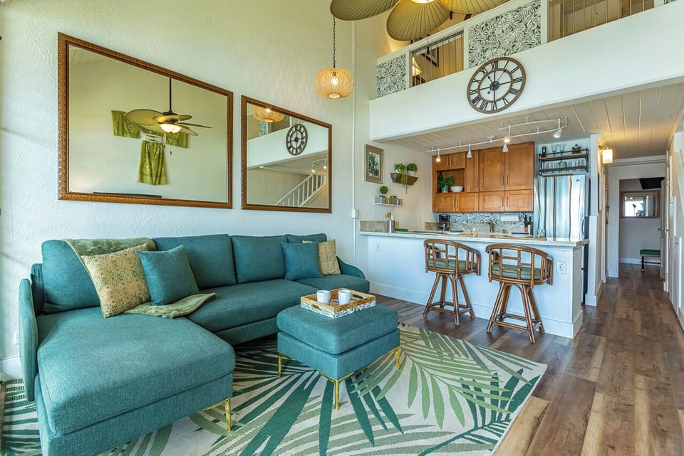 Bright~ open and airy floorplan. This is Maui!!