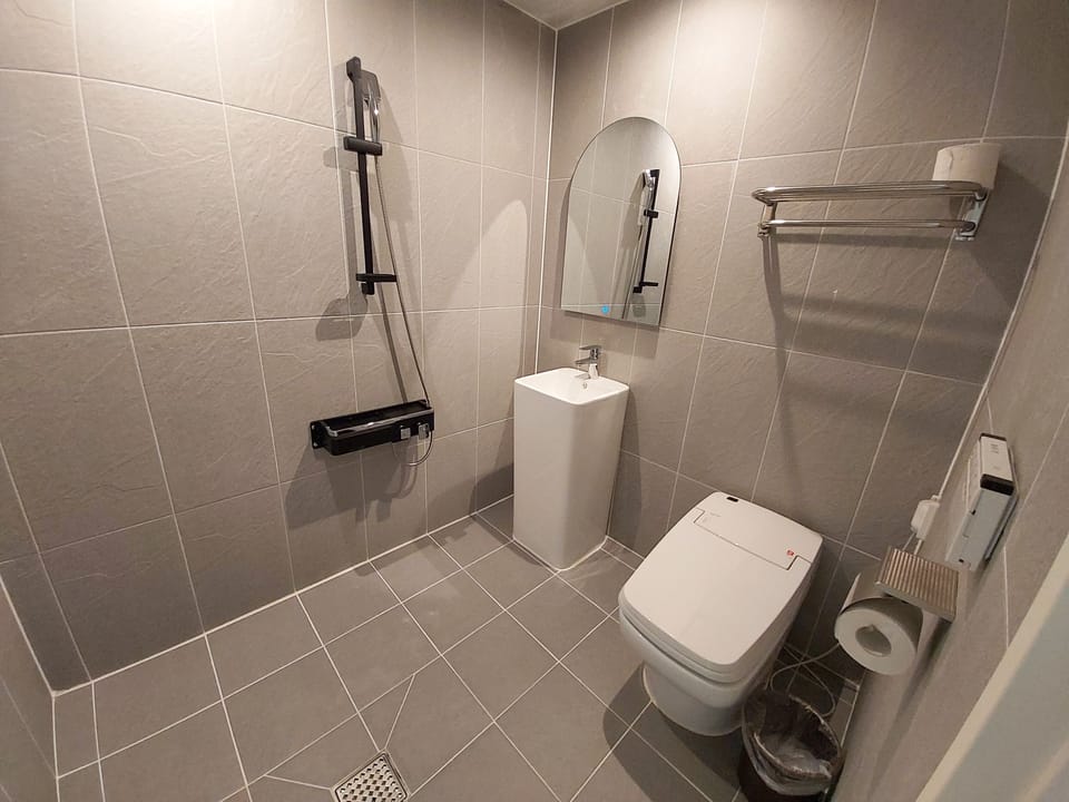 Free toiletries, hair dryer