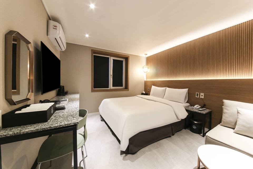 Standard Double Room | Down comforters, memory foam beds, free WiFi, bed sheets