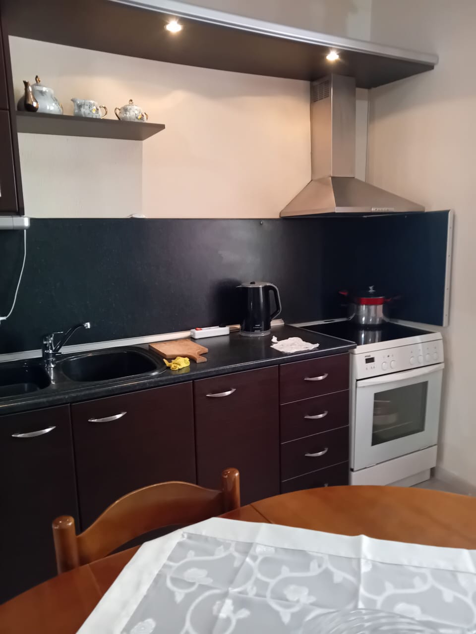 Elite Duplex | Private kitchen | Fridge, oven, stovetop, coffee/tea maker