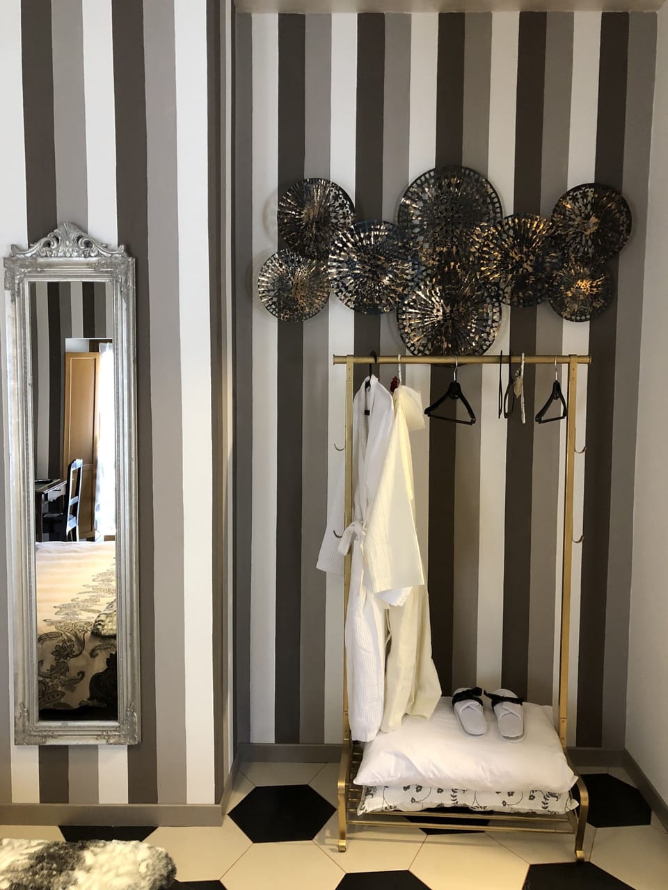Double Room | Bathroom amenities | Shower, hydromassage showerhead, free toiletries, hair dryer
